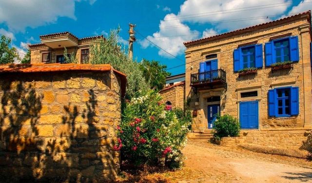 Taş evleri ve eşsiz manzarasıyla büyülüyor! Adatepe Köyü nerede? Adatepe’de ne yapılır, nereye gidilir ve ne yenir?