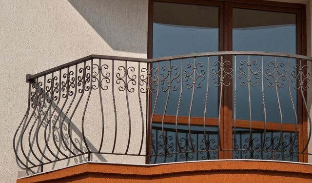 Paslı demirleri değiştirmeyin, İlk günkü görünümüne döndürün! Pencere demirlerindeki pası 3 adımda yok eden yöntem!