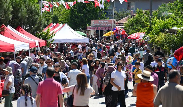 Binlerce kişi Bornova Kiraz Festivali’nde buluştu: Ödüller sahiplerini buldu