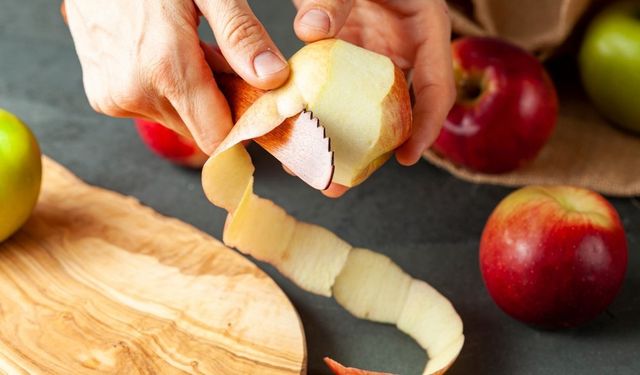 Çoğu kişinin attığı elma kabuğu meğer şifa deposuymuş! Lif, vitamin, antioksidan: Vücuda etkileri şaşırtıyor