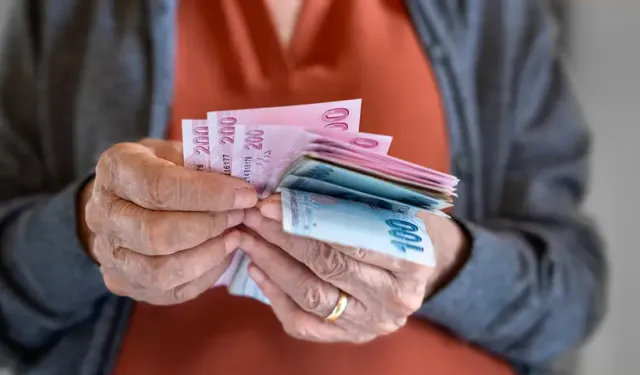 Emekli maaşında yeni düzenleme Meclis'te! En düşük emekli aylığı için rakam belli oldu