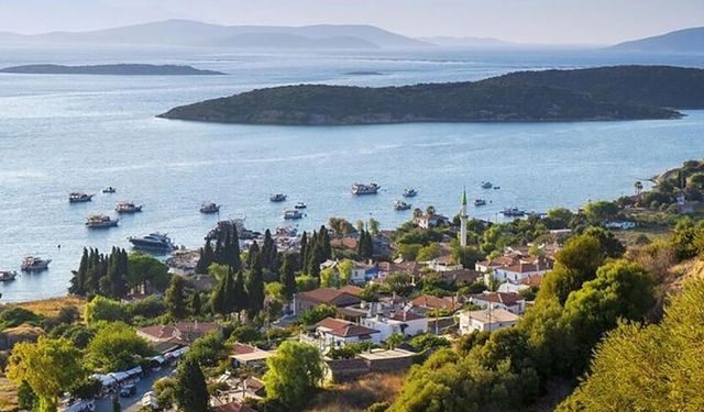 İzmir'e 70 km uzaklıkta! Çeşme'nin saklı koyu Şirince'yi unutturacak: Sığ denizi ve organik lezzetleriyle büyülüyor