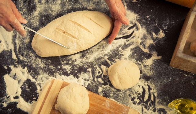 Ilık su mu süt mü? Evde puf puf ekmek yapmanın püf noktaları! İşte adım adım tarifi