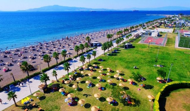 İzmir'e sadece 1 saat uzaklıkta! Ücretsiz, kum ve Mavi Bayraklı plaj arayanlara: Piknik ve sahil keyfi bir arada o rota