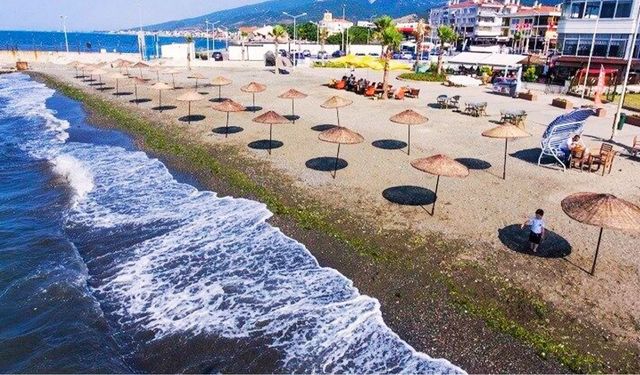 İzmir'e sadece yarım saat uzaklıkta! Hem ücretsiz hem de kum deniz: Serinlemek isteyenlerin yeni rotası