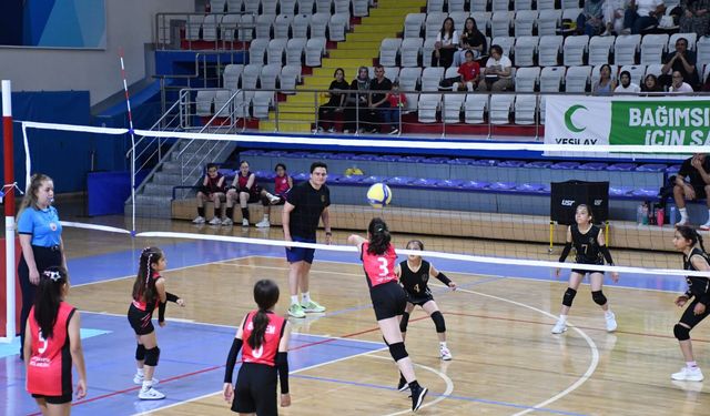 Mini kızlar kategorisinde şampiyon Kurşun Spor!