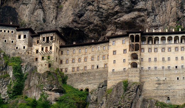 Restorasyonun ilk etabı tamamlandı: Sümela Manastırı yeniden ziyaretçilere açıldı