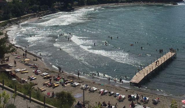 Ne Foça ne Karaburun! Masmavi deniziyle büyülüyor, huzur arayanların yeni rotası! Görenleri kendine hayran bırakıyor