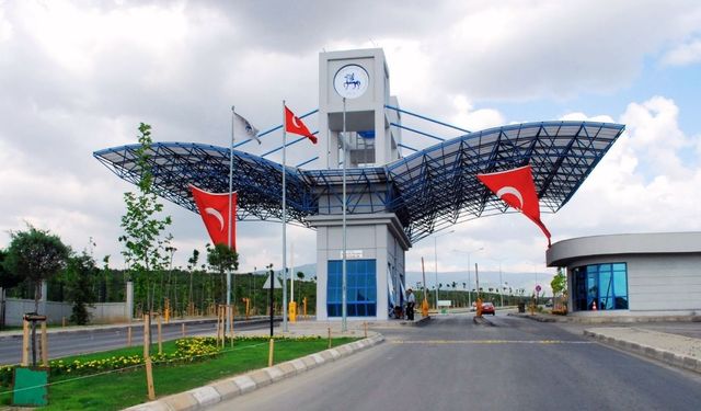 Dokuz Eylül Üniversitesi nerede? DEÜ'ye nasıl gidilir? YKS tercihinde DEÜ'yü yazacaklar için kapsamlı rehber