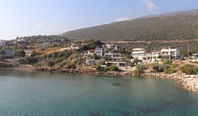 Ne Çeşme ne Alaçatı! İzmir'in en sakin balıkçı kasabası: Turkuaz suyu ve berrak deniziyle büyülüyor!
