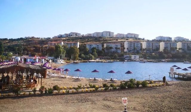 İzmir'de hem sakin hem tertemiz deniz arayanlar soluğu burada alıyor! Foça'nın ücretsiz halk plajlarından birisi