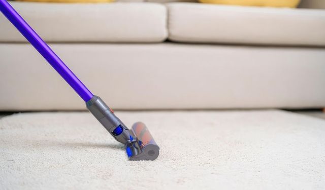 Evinizdeki geçmeyen kokunun gizli nedeni! Küf ve ağır kokuyu tetikliyor: Halı altları adeta görünmeyen mikrop yuvası
