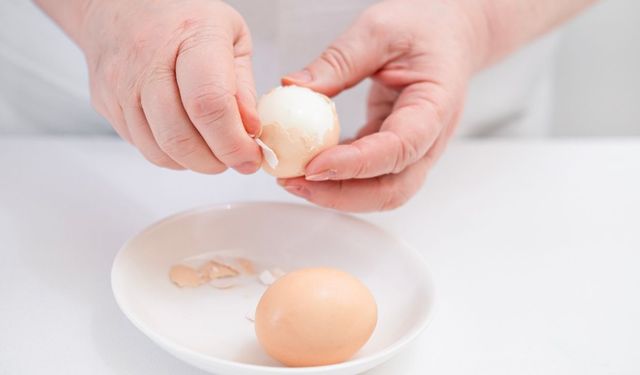 Haşlanmış yumurtayı rendeleyip bunu ekliyorlar! Kahvaltının yıldızı oluyor