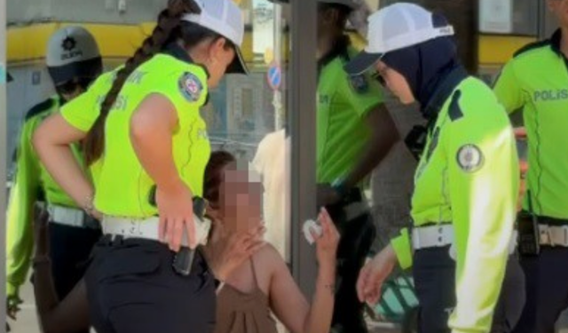 İzmir’de takside güzergah kavgası! Sürücü ve kadın yolcu birbirine girdi