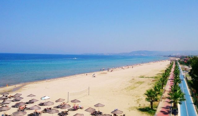 İzmir’e sadece 1 saat uzaklıkta! Kum plajı, Mavi Bayraklı sahili ve ücretsiz imkanlarıyla tatilin yeni rotası
