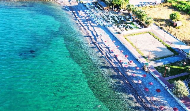İzmir'in en berrak koylarından biri burada! Arabanızı çekip denize girin: Hem Mavi bayraklı hem de uygun fiyatlı