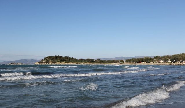 Dikili'de girişi ücretsiz, ulaşımı çok kolay tatil yeri: Turkuaz renkli denizi, bembeyaz kumsalı ile görenleri büyülüyor