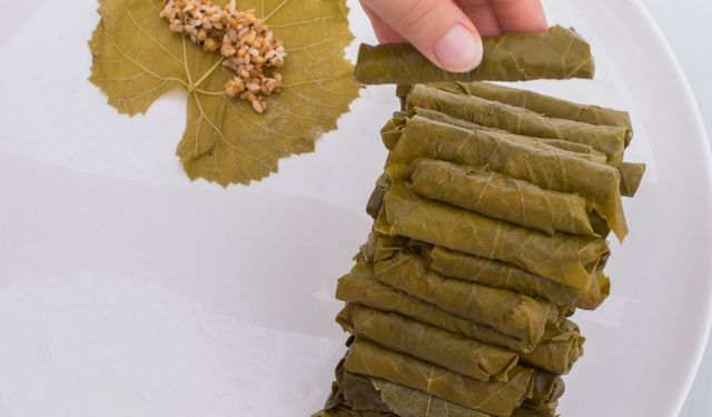 Yaprak tuzlu diye sarmanın kötü olmasına son! Bu kadar kolaymış, sarmalarınız artık daha lezzetli olacak