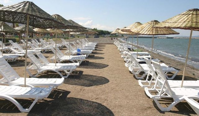 Hem ücretsiz hem masmavi deniz keyfi! İzmir'de denize girecek yer arıyorsanız bu plajı listenize ekleyin