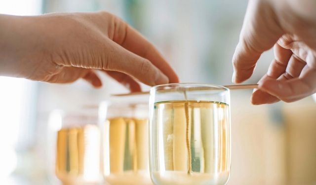 Pahalı mumlara para harcamayın! Meğer yapımı çok basitmiş: Evinizi mis gibi kokutacak doğal mum tarifi