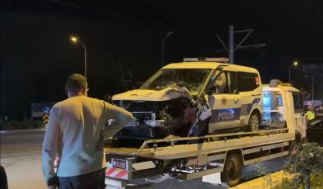 Polis aracıyla otomobil çarpıştı! 2'si polis 3 kişi yaralandı