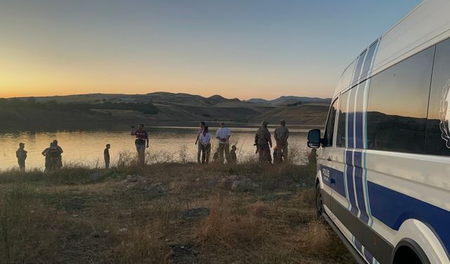 Serinlemek için girdiği baraj sonu oldu: Baba kurtuldu, oğlu hayatını kaybetti