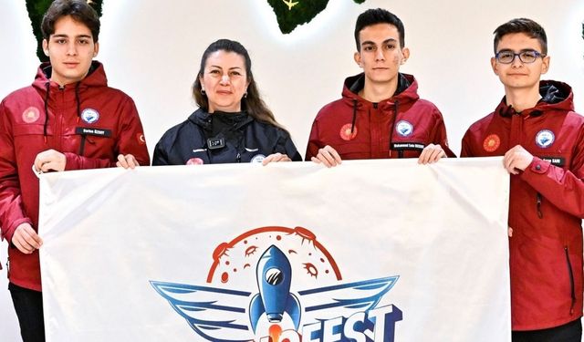 İzmirli liseli öğrencilerden büyük başarı! Hava Kalitesi Cihazını Arktik'te denediler