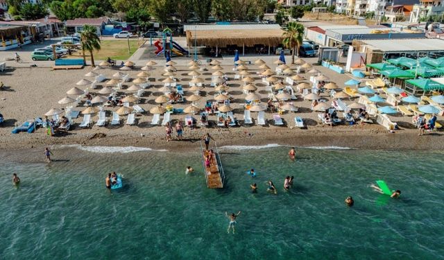 İzmir'in en temiz sahillerinden! Suyu kristal berraklığında ve mavi bayraklı: Ailecek deniz keyfi için ideal adreslerden