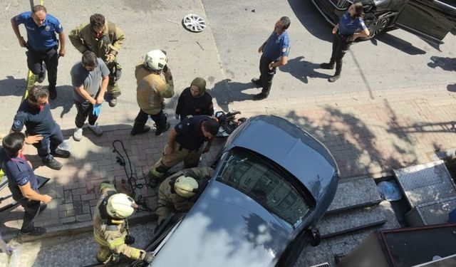 Ara sokaktan çıkan otomobile cip çarptı: 2’si çocuk 4 yaralı