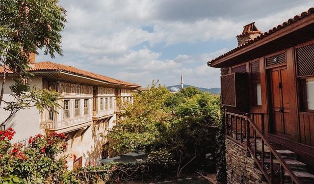 Burası İzmir en güzel saklı rotalarından biri! Sokaklarında yürürken kendinizi masal dünyasında hissedeceksiniz