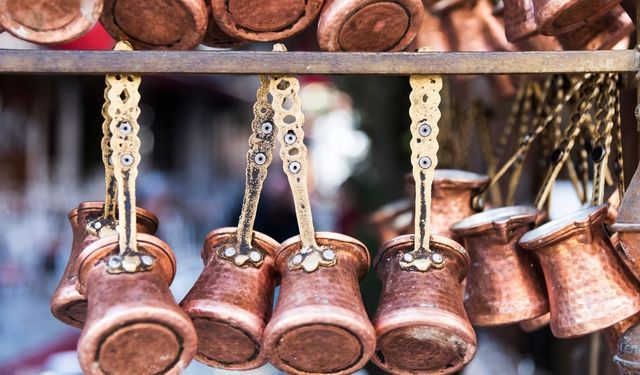 Bakır cezve temizliği nasıl yapılır? Kararan cezveyi parlatan o doğal yöntem