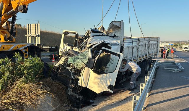 Çanakkale’de feci kaza! 2 kişi olay yerinde hayatını kaybetti