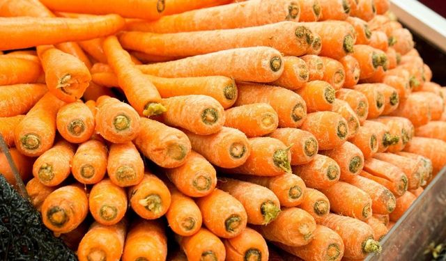 Havuçları direkt dolaba atanlar dikkat! Meğer bozulmasının nedeni buymuş: Böyle saklayın haftalarca diri kalsın