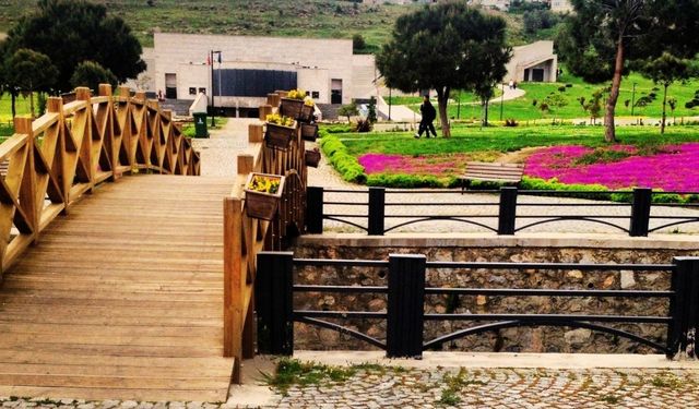 İzmir’de bebekli ailelerin gözde noktaları: Ulaşımı kolay ve ücretsiz! Bebek arabasıyla rahatça gezebileceğiniz 7 rota