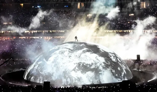 Kanye West'in dev dünya sahnesi kötü havaya dayanamadı