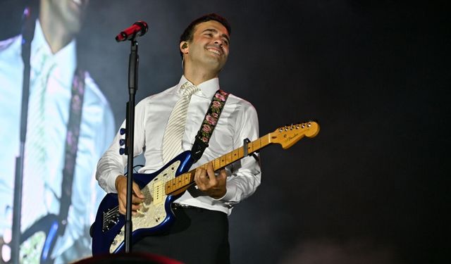 Mert Demir’den unutulmaz konser! “Olmazlara Vuruluyorum” Ordu’da yankılandı