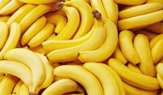 Muzları günlerce sarartmayan saklama sırrı! Böyle saklayınca hemen kararmıyor