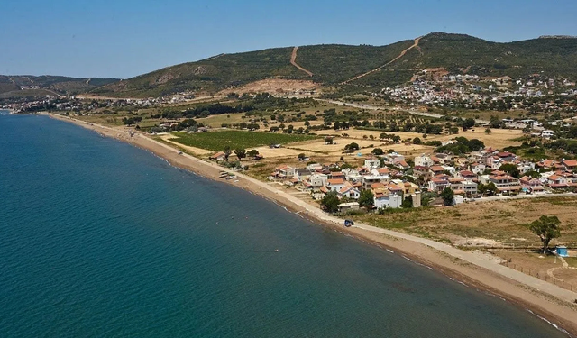İzmir’in saklı kalan sahil duraklarından biri! Az kişi biliyor ama giden vazgeçemiyor, üstelik giriş ücretsiz