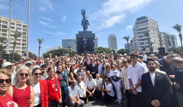 Yeni Parti’den Zafer Bayramı’nda  net mesaj: "İzmir boyun eğmedi, eğmeyecek"