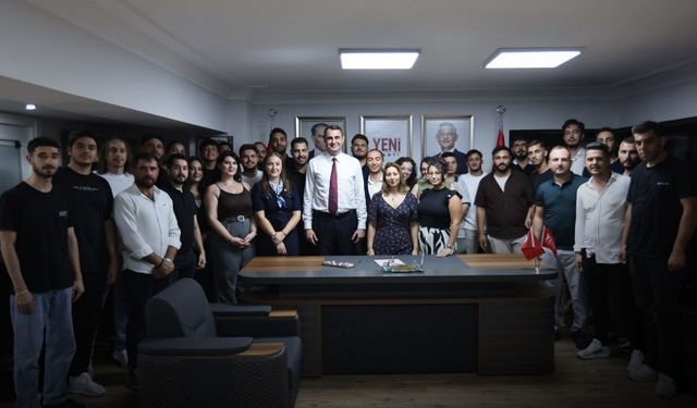 YENİ Partili Güç gençlere rozetlerini taktı! "Gençlerin umudunu yeşertmeliyiz"