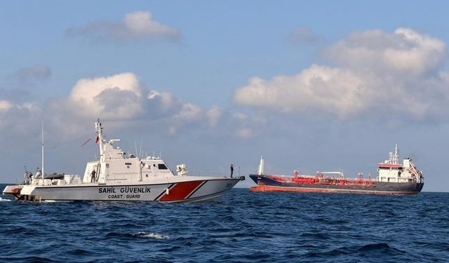 Marmara’da gemi faciası! İstanbul Valiliği açıkladı: 2 helikopter ve 12 deniz aracı bölgede