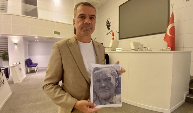 MHP’li Altınkeser’den Atatürk maskı tepkisi! “Şeref bayrağı asılmalı”