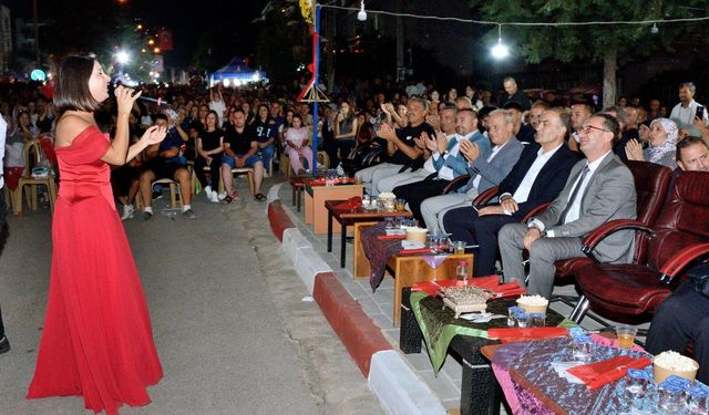 Beydağ’ın kurtuluşunun 104. yılı coşkuyla kutlandı: Sahneye Gripin çıktı