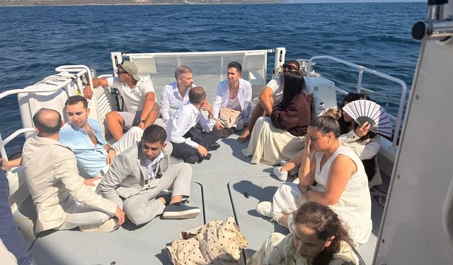 Sahil Güvenlik durdurdu! Yelkenli teknede 12 düzensiz göçmen yakalandı
