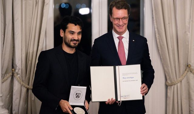 İlkay Gündoğan’a büyük onur! Mevlüde Genç Madalyası takdim edildi
