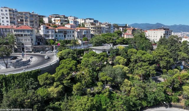 İzmir’in tarihi Şato’sunda yeni dönem: Kahve masalarının yerini ders notları aldı