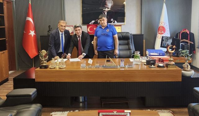 Kemalpaşa'da dikkat çeken protokol: Üç hükümlü adliyede çalışacak