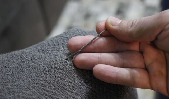 Kıyafetten sarkan iplikler artık sorun olmayacak! Meğer yakmak bir çözüm değilmiş: İşte iplikleri temizlemenin yolları
