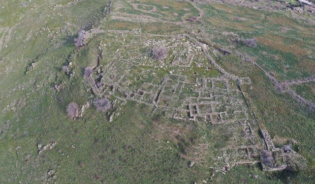 Ne Efes ne Bergama! İZBAN’dan inip kralların tepesine çıkılıyor: İzmir’de üç saraylı antik kenti çoğu kişi bilmiyor