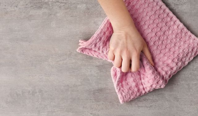 Mutfaktaki kötü kokunun gizli sebebi! Çöpten sanılıyordu ama kaynağı başka yer çıktı: Sakın o bezleri ıslak bırakmayın